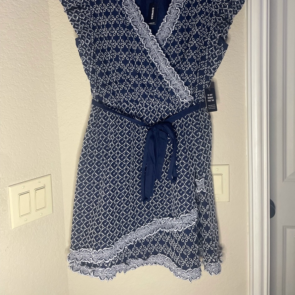 SUPER CUTE Express ruffled navy blue dress